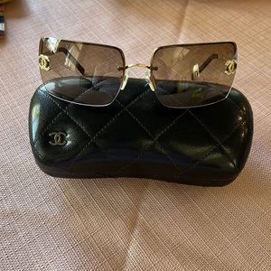 Vintage Chanel 4092- B , Good condition